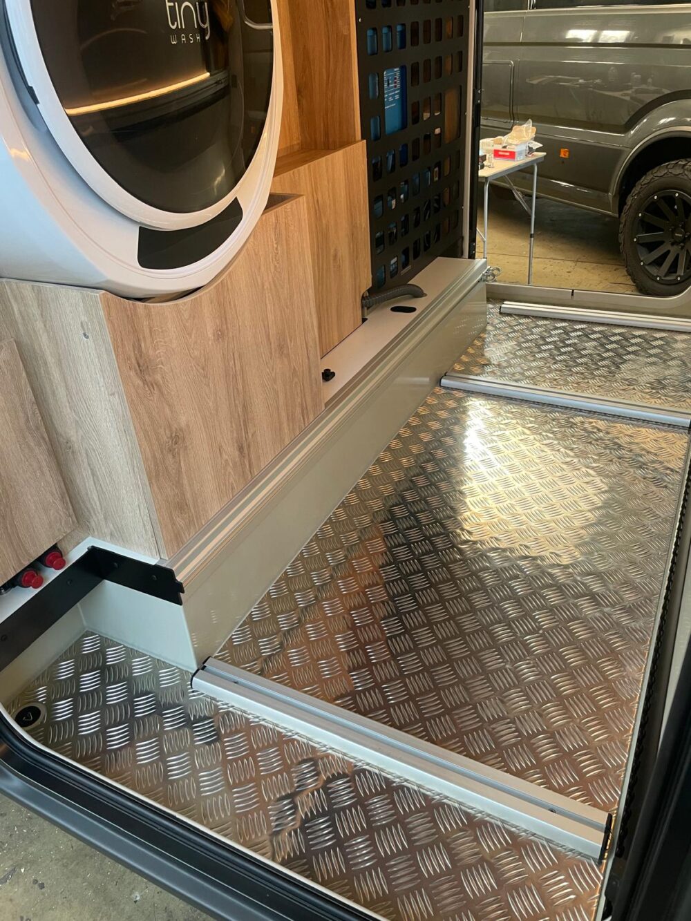 Passgenaue Aluminium-Riffelblech-Bodenplatte für Eura Mobil X-Tura Heckgarage – laser­gefertigt & 100 % passgenau – Bild 3