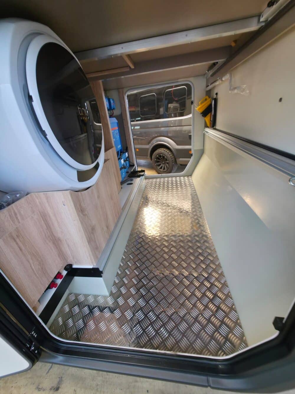 Passgenaue Aluminium-Riffelblech-Bodenplatte für Eura Mobil X-Tura Heckgarage – laser­gefertigt & 100 % passgenau