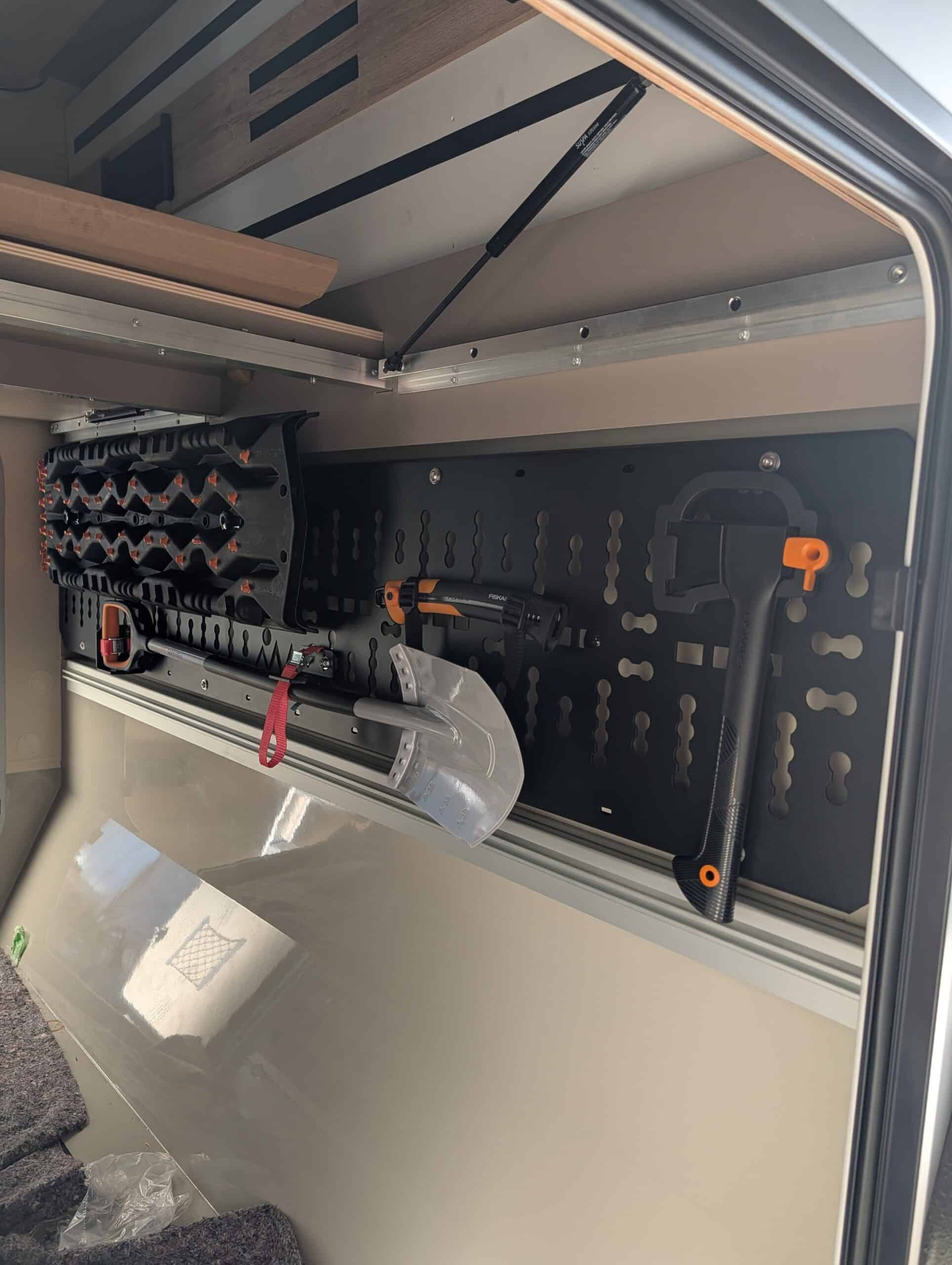 Garagenplatte / Stauraumerweiterung / Zubehörhalter aus Aluminium für Eura Mobil Xtura – Bild 4